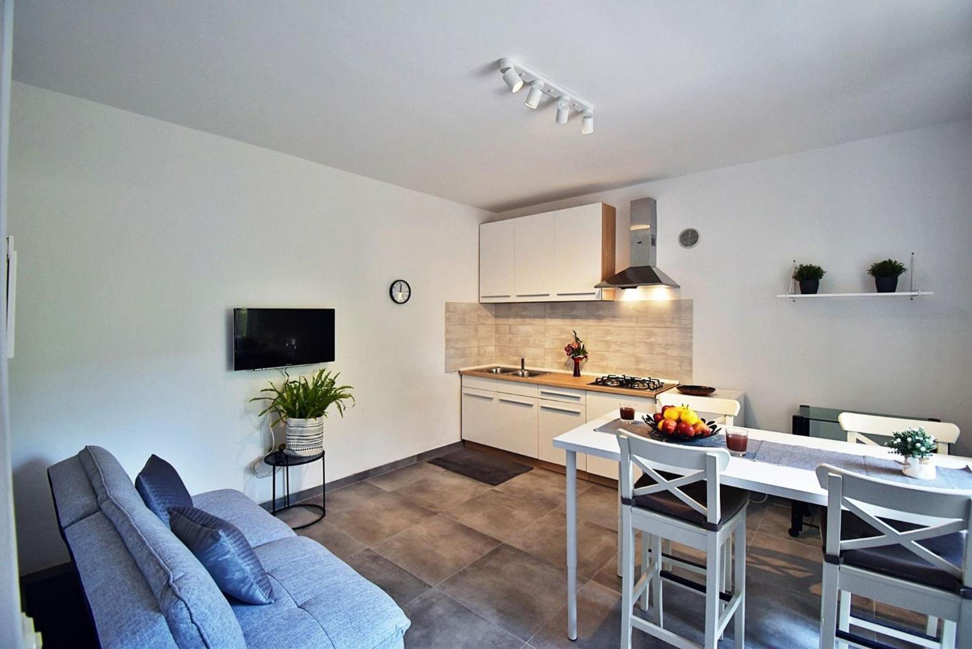Flower Garden Rhapsody - Modern Family Apartments Near Fažana Exterior foto